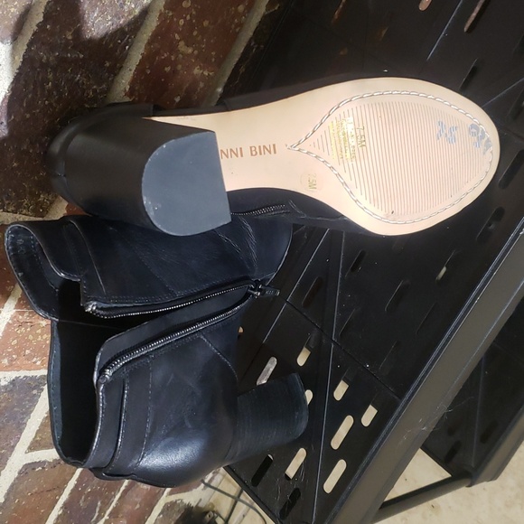 Gianni Bini booties. - Picture 7 of 8